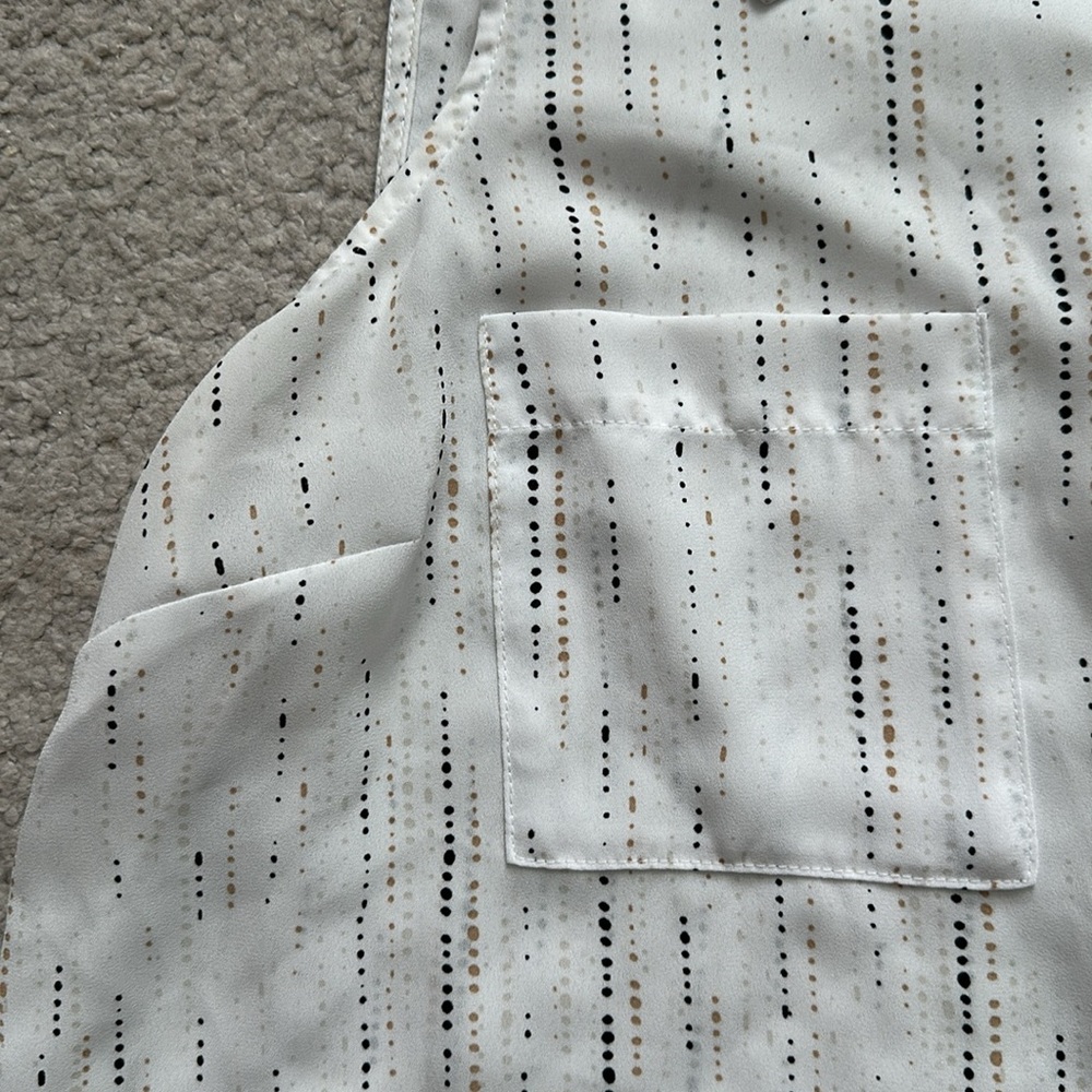 Sleeveless button down - Picture 2 of 6